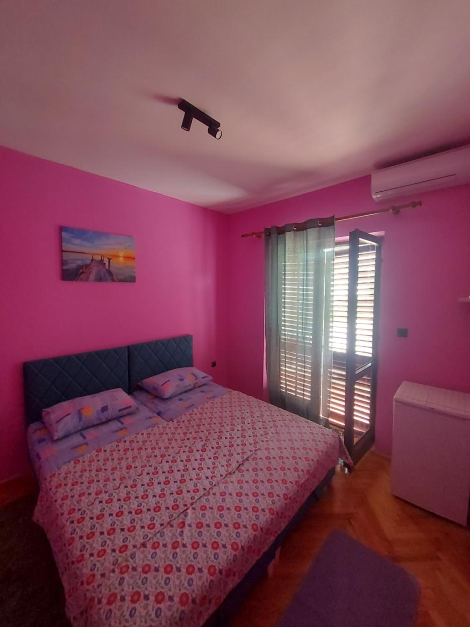 טיווט Barcelona Apartments מראה חיצוני תמונה